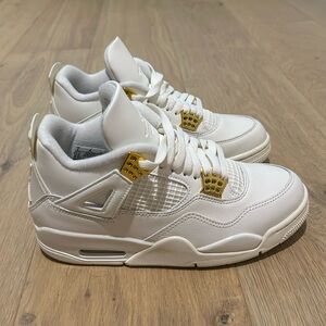 Air Jordan

Size 8 womens

Worn once 

No box 

Authentic